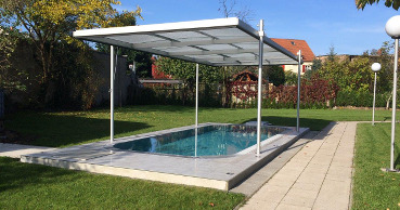 Poolhubdach geöffnet